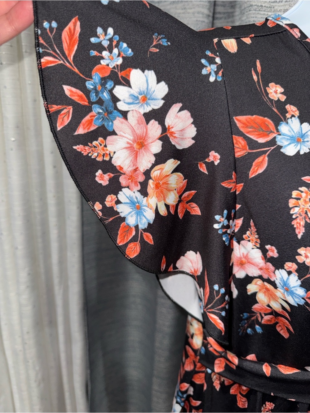 Ekouaer- Black Floral Surplice Peplum Top
Size Small - Picture 6 of 13